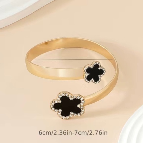Gold 18k Gold Plated Clover Cubic Zirconia Charm Bracelet - Picture 2 of 2
